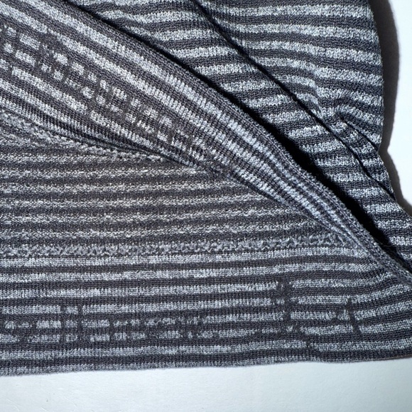 Lululemon Run: Swiftly Tech Racerback
Black / Grey Sz 4 - Picture 6 of 6